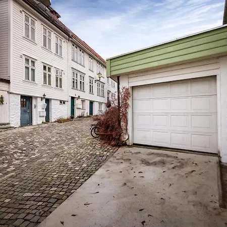 Dinbnb L Historic 4br House L 2 Free Parking L Balcony&terrace Bergen