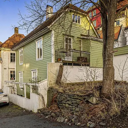 Holiday home Dinbnb L Historic 4br House L 2 Free Parking L Balcony&terrace Bergen