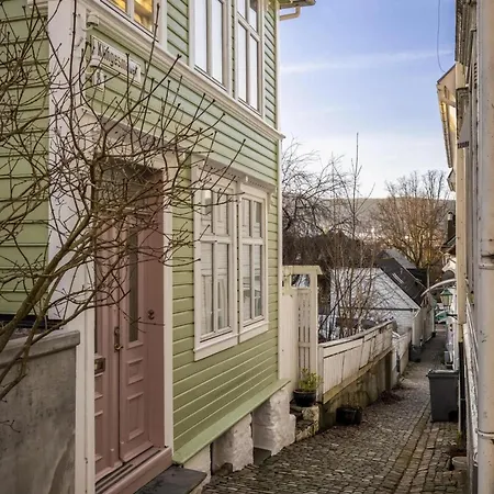 Dinbnb L Historic 4br House L 2 Free Parking L Balcony&terrace Bergen