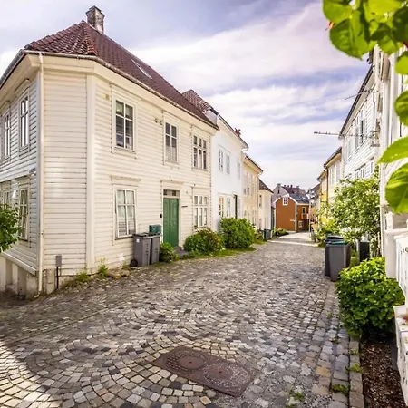 Dinbnb L Historic 4br House L 2 Free Parking L Balcony&terrace * Bergen