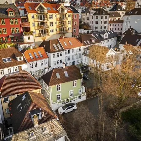 Dinbnb L Historic 4br House L 2 Free Parking L Balcony&terrace