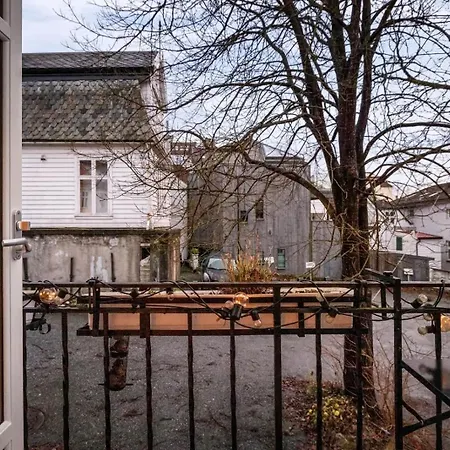 Dinbnb L Historic 4br House L 2 Free Parking L Balcony&terrace *