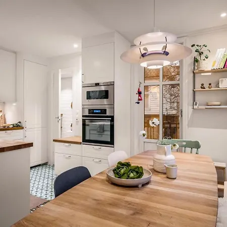 Dinbnb L Historic 4br House L 2 Free Parking L Balcony&terrace Holiday home *
