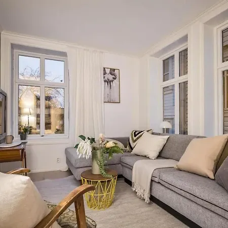 Holiday home Dinbnb L Historic 4br House L 2 Free Parking L Balcony&terrace *