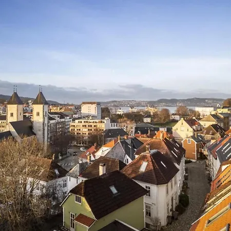 Dinbnb L Historic 4br House L 2 Free Parking L Balcony&terrace Holiday home Bergen