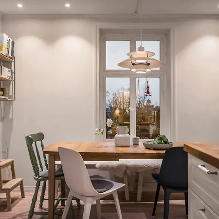 Dinbnb L Historic 4br House L 2 Free Parking L Balcony&terrace Holiday home *