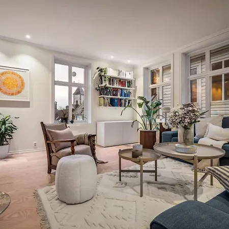Dinbnb L Historic 4br House L 2 Free Parking L Balcony&terrace Holiday home Bergen