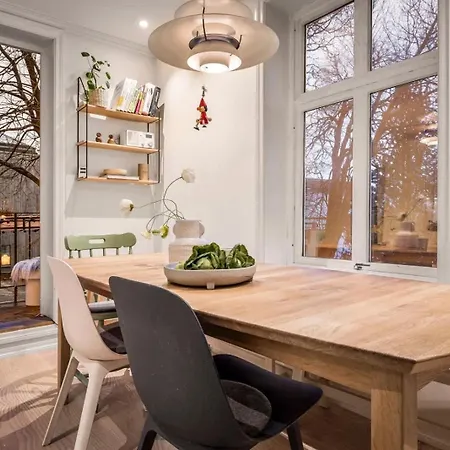 Holiday home Dinbnb L Historic 4br House L 2 Free Parking L Balcony&terrace Bergen