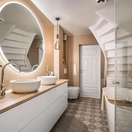 Holiday home Dinbnb L Historic 4br House L 2 Free Parking L Balcony&terrace Bergen