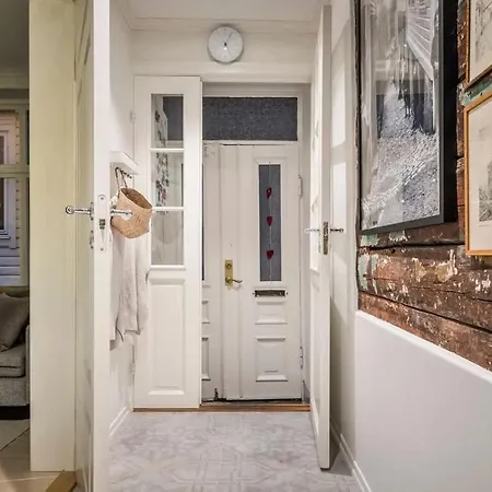 Dinbnb L Historic 4br House L 2 Free Parking L Balcony&terrace Bergen