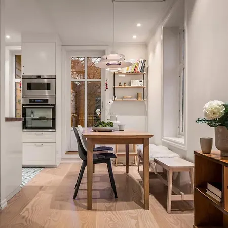 Dinbnb L Historic 4br House L 2 Free Parking L Balcony&terrace Holiday home