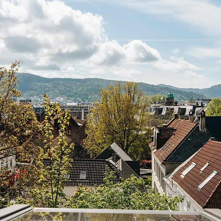 Dinbnb L Historic 4br House L 2 Free Parking L Balcony&terrace Дом отдыха Берген